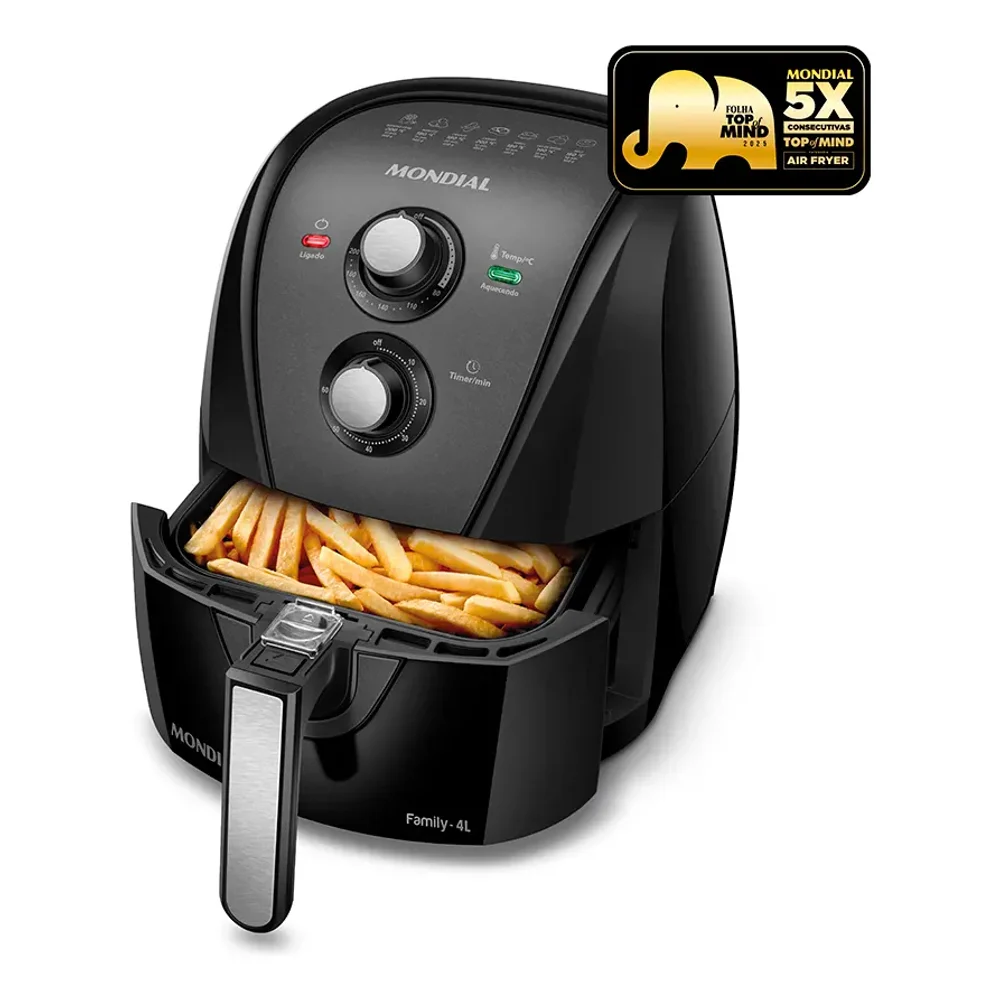 Air fryer Mondial Family 4 L preta, vista frontal, com a gaveta aberta mostrando batatas fritas